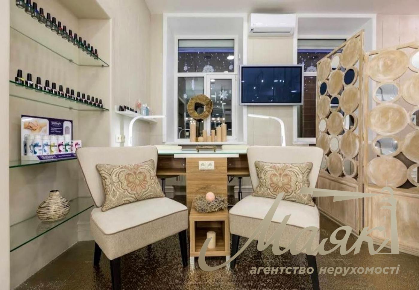 Оренда фасадного комерційного приміщення на Печерську, вул. Панаса Мирного