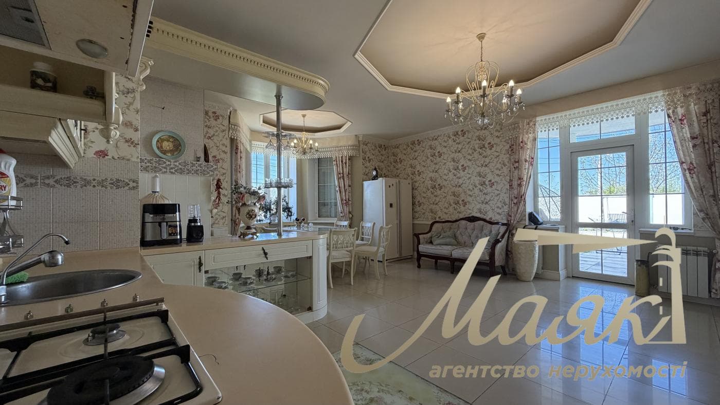 Продаж преміального 3х-поверхового будинку 350 м² у Гореничі, Бучанський район, Київська область