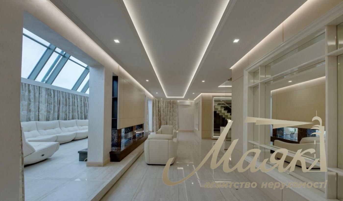 Penthouse for sale, Nazarovskaya St., Center