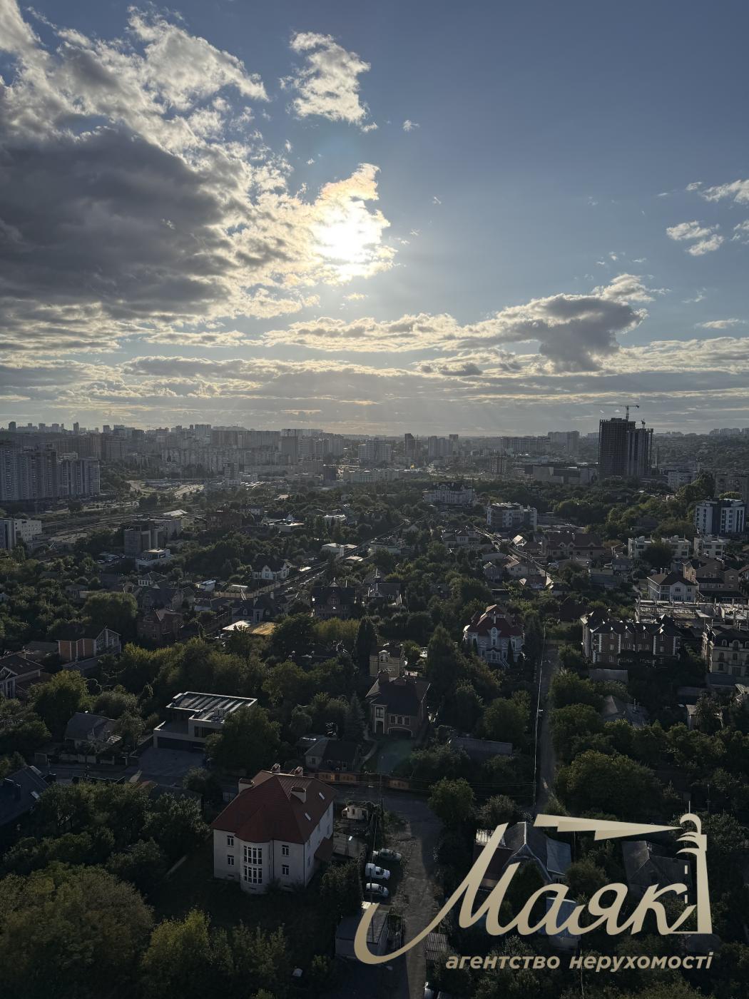 Продаж квартири з великою терасою без ремонту в преміальному ЖК "Новопечерські Липки", Печерський район, Київ