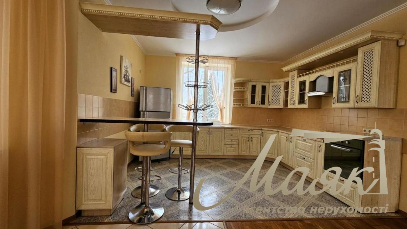 Продаж 2-поверхового будинку 220м2 з ремонтом і меблями в Гатному