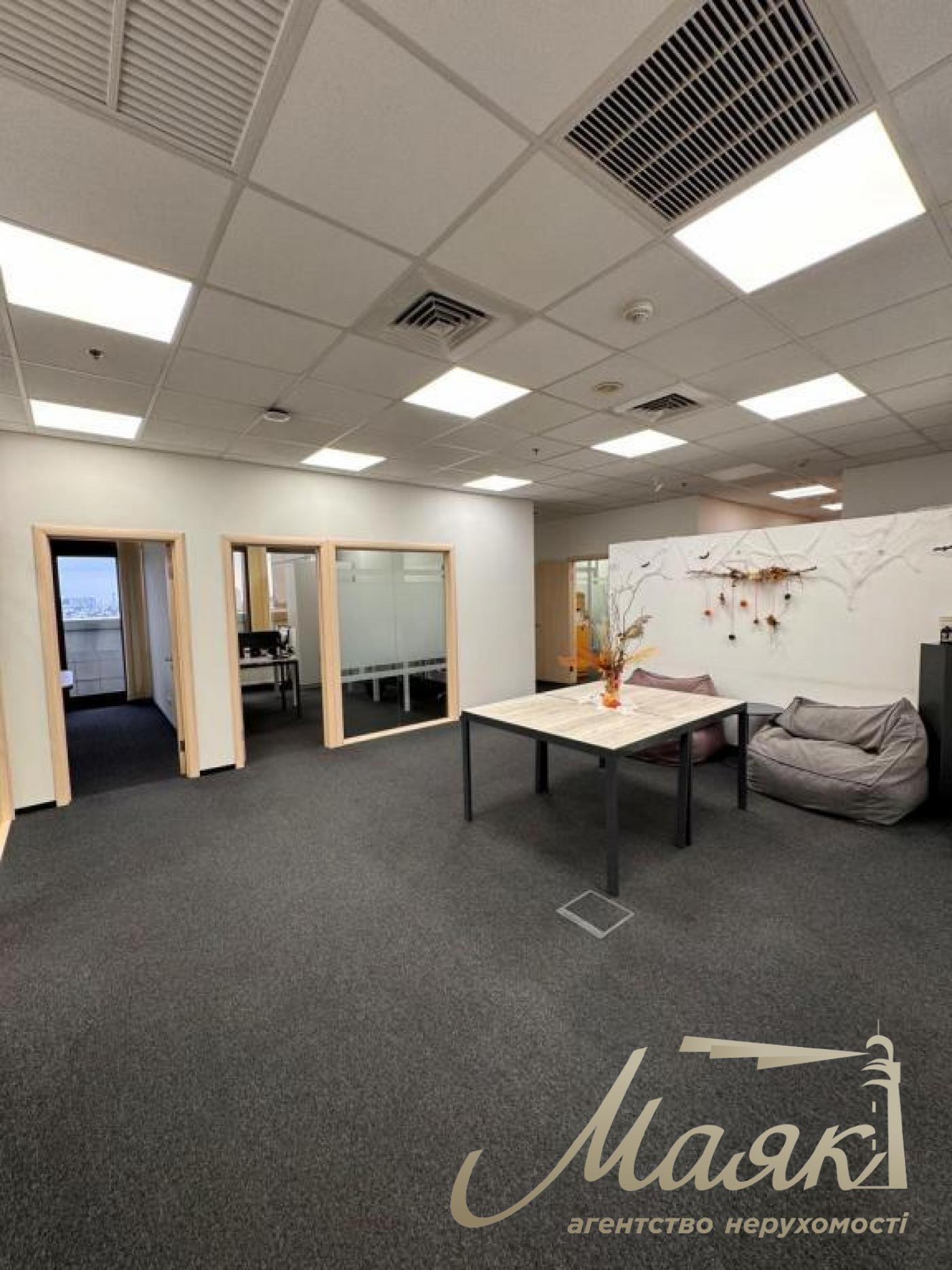 Оренда офісу 200 м.кв у БЦ Леонардо, вул. Богндана Хмельницького