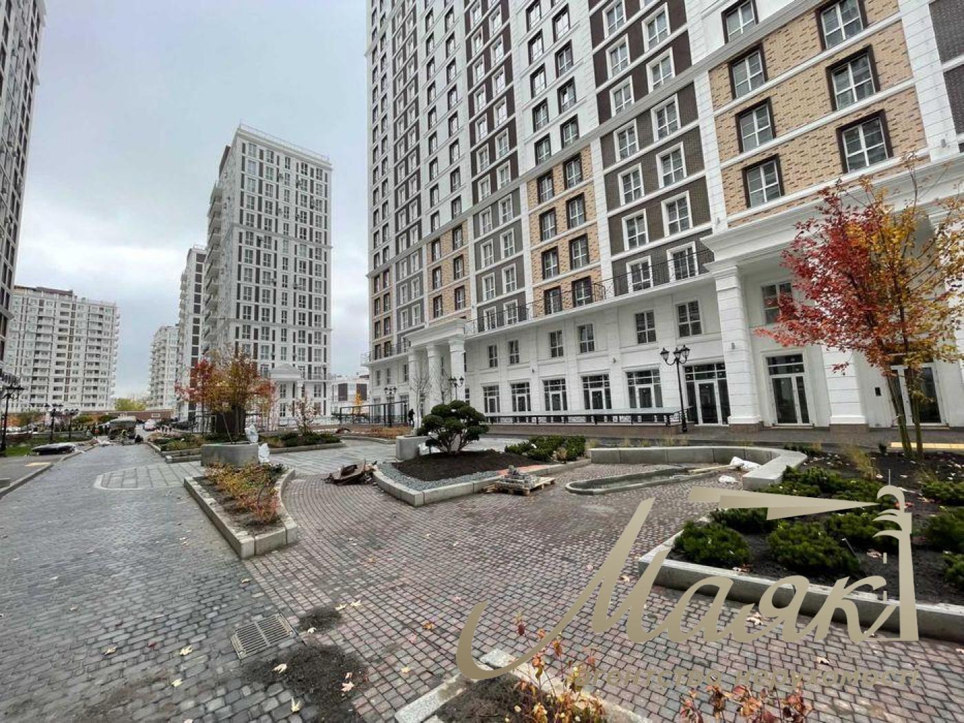 Sale of commercial facade premises (164m2) in the New England residential complex