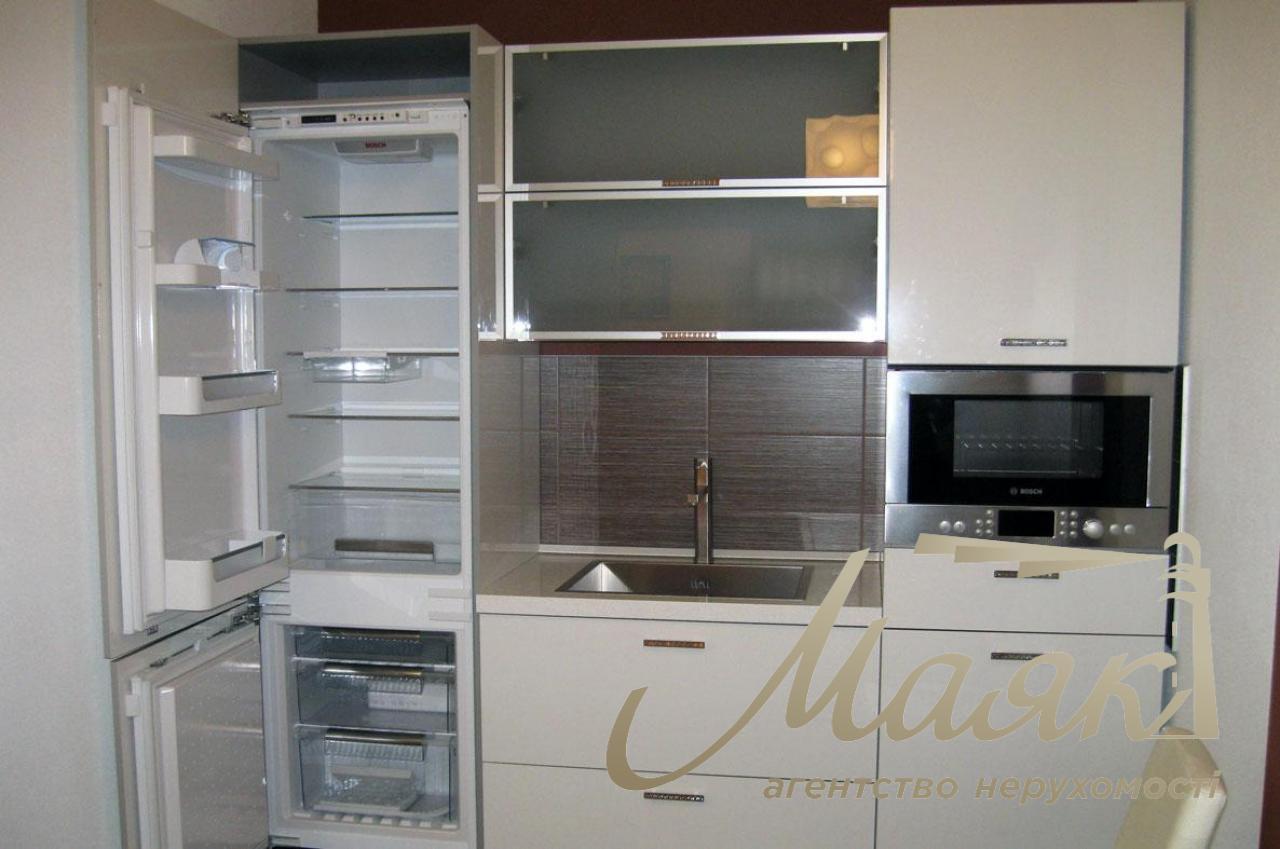 For sale is a respectable office of 178 sq.m. near Mariinsky Park on Grushevskogo Street 9A!