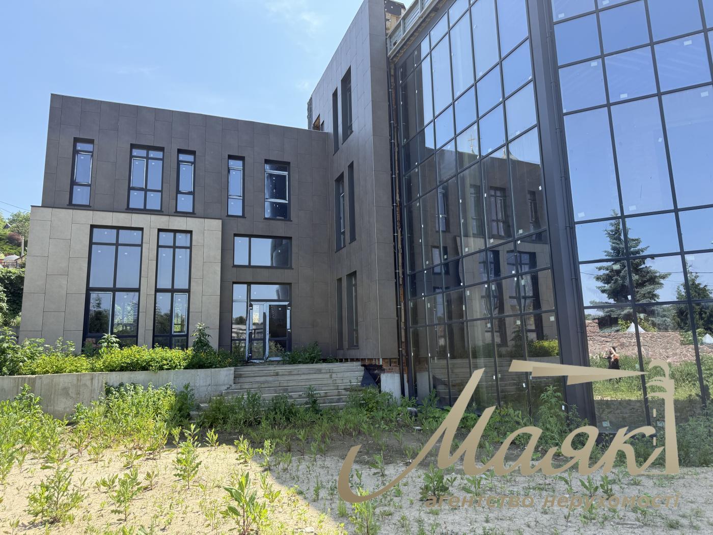 Продаж цілої будівлі в самому центрі Києва вул. Мічуріна, Звіринець, Київ біля IQ Бізнес центру
