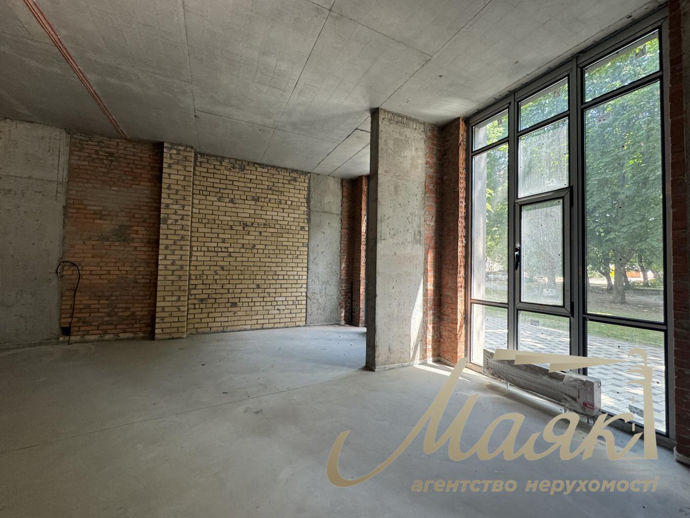 Аренда фасадного помещения 213 м² в ЖК "Сучасний квартал", Отрадный, Соломянський р-н.