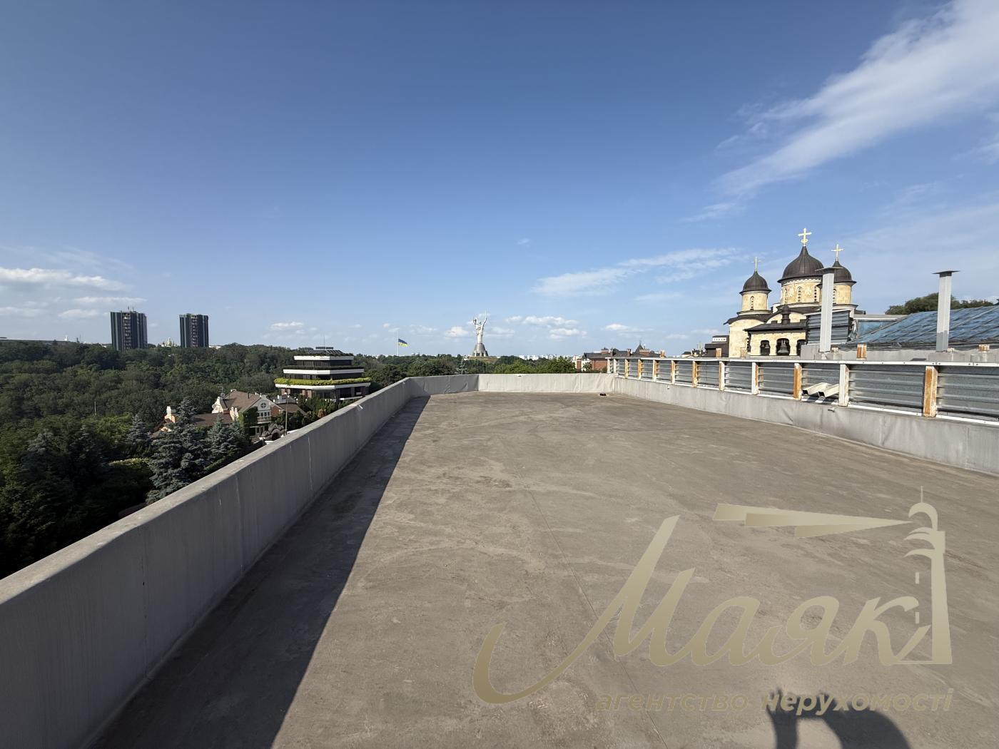 Продаж цілої будівлі в самому центрі Києва вул. Мічуріна, Звіринець, Київ біля IQ Бізнес центру