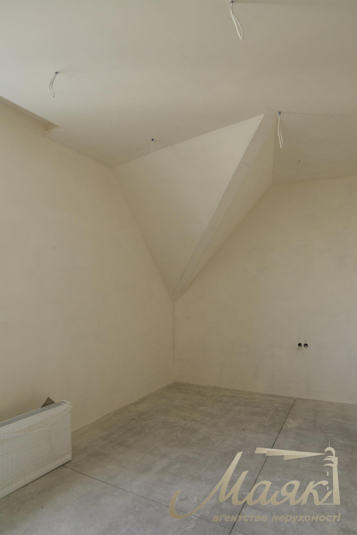 Продаж будинку з гаражем 365м2, ділянка 15 соток у КМ "ОБРІЙ - К" вул. Центральна, у с. Козин,