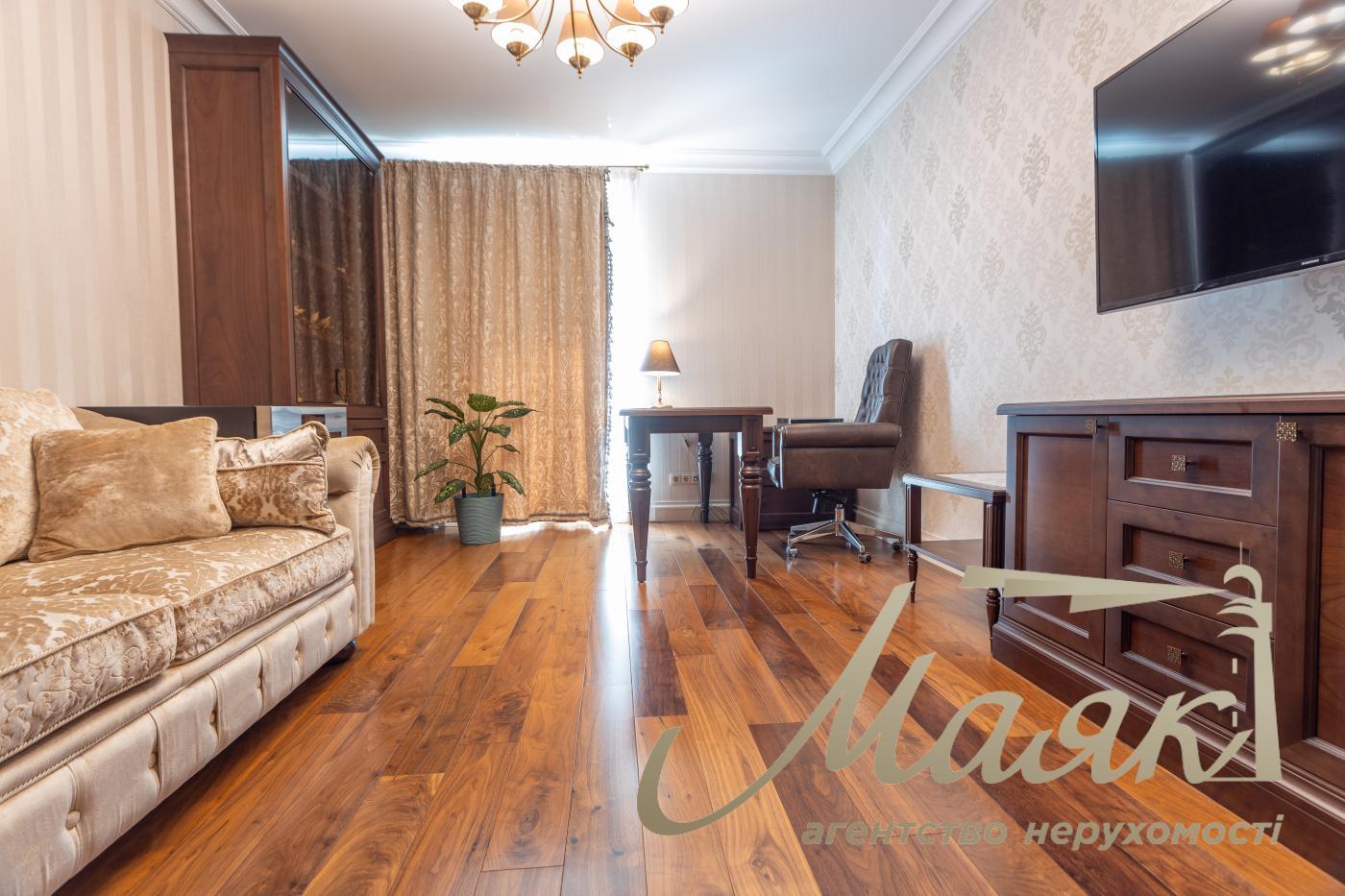 Sale 4k apartment with parking place in LCD Zverinetskyi, Pechersk, Kiev