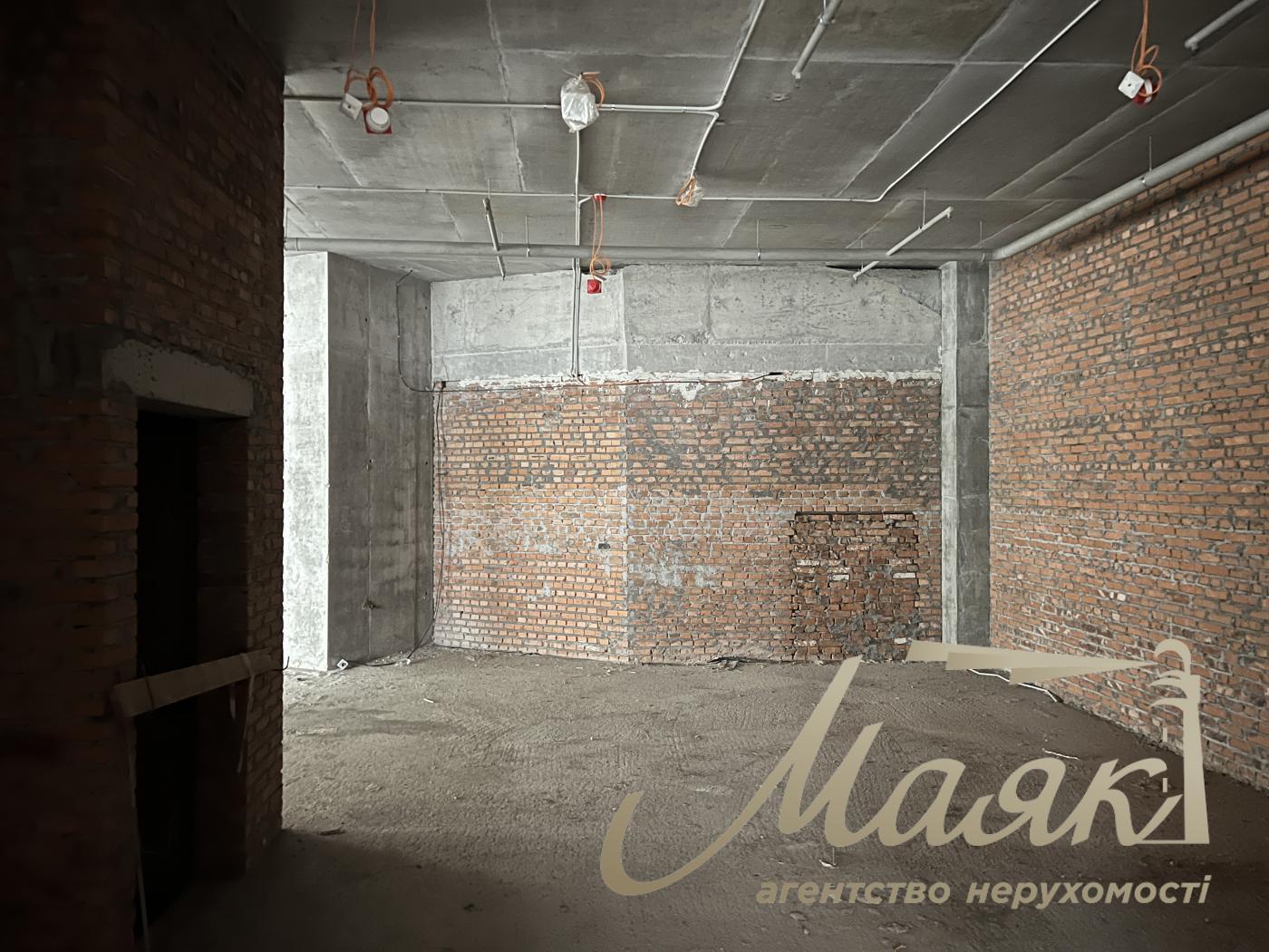 Продаж фасадного приміщення в ЖК Бульвар Фонтанів, вул Саперне Поле 3