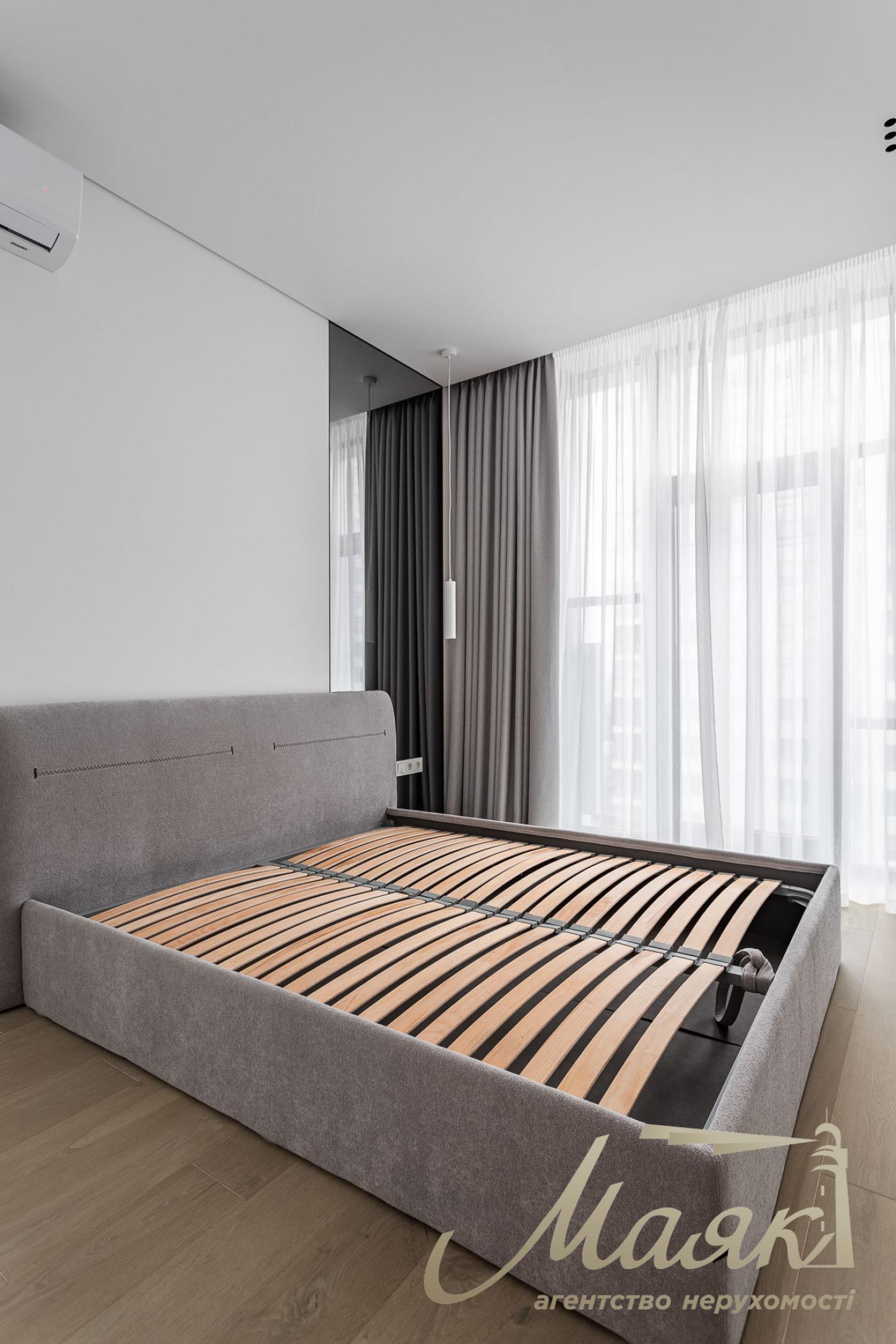 Продаж 4-кімнатної квартири ЖК Новопечерські Липки вул. Верхогляда (Верхогляда)