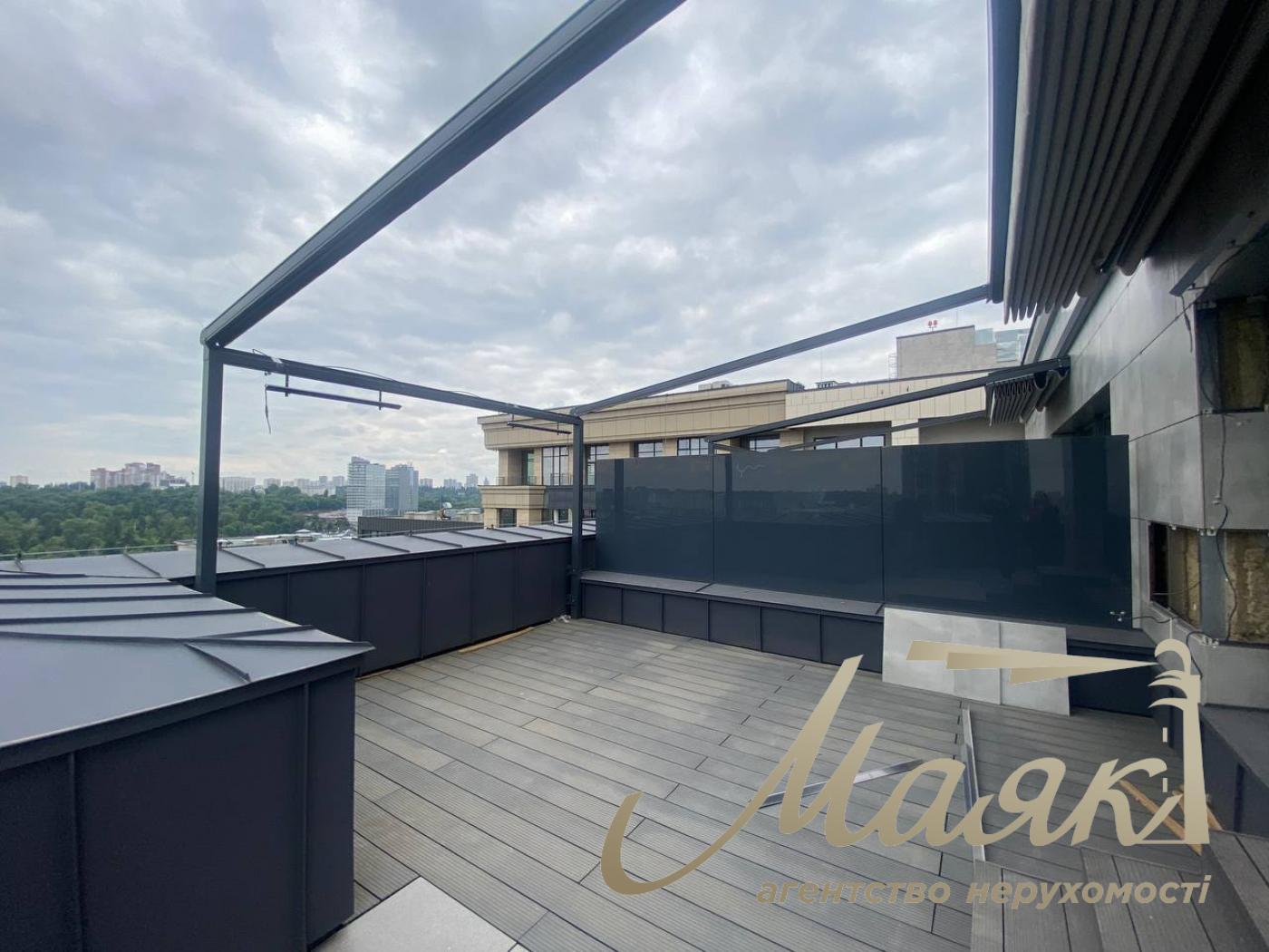 Rent of a three-story penthouse in the Atlantic residential complex at 118 Antonovich Street