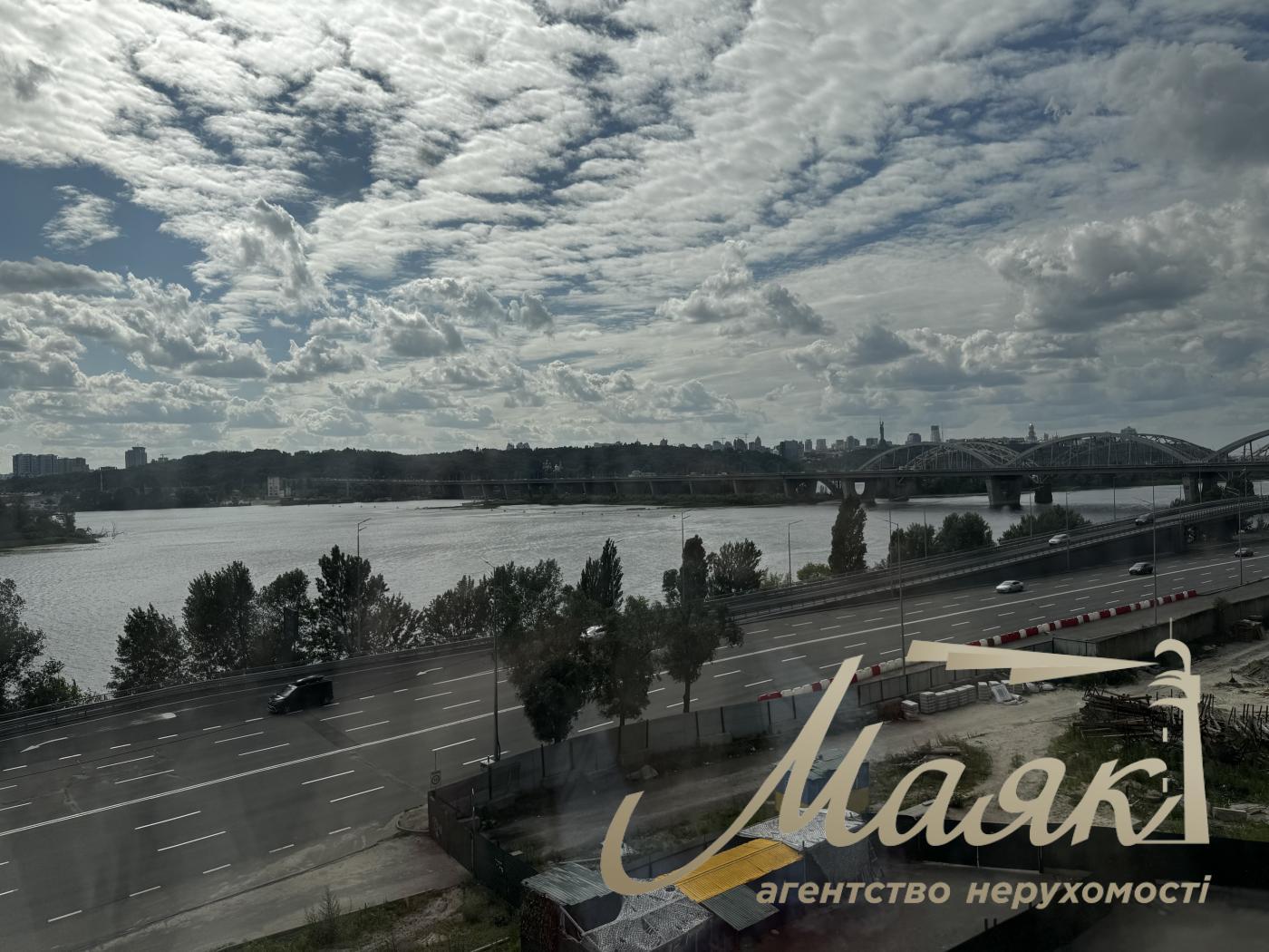 For sale 3-bedroom apartment in LCD Great