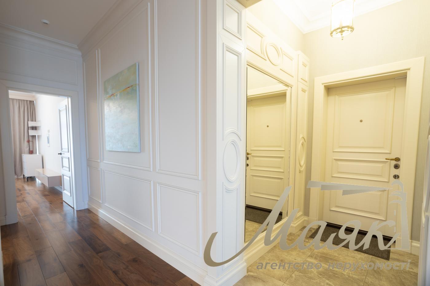 Sale 4k apartment with parking place in LCD Zverinetskyi, Pechersk, Kiev