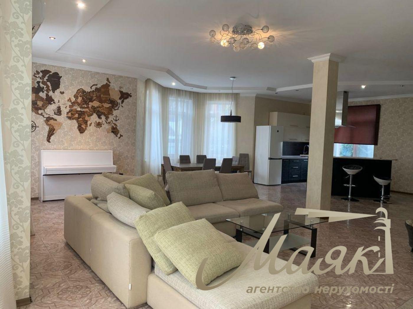 Rent a house 300m2 in the village of Kozin, ulitsa Nova,70