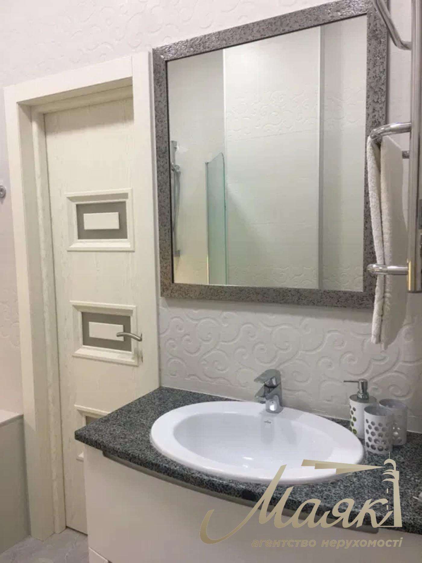 Оренда 2к квартири 95 м², вул. Пушкінська, Центер