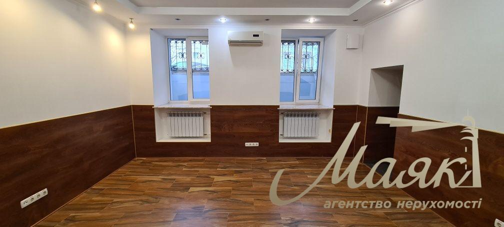 Оренда фасадного приміщення 150 м2 на Подолі, Оболенська 9