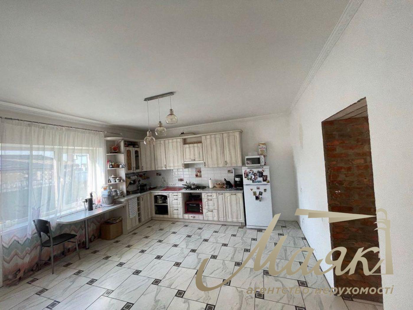 Продажа капитального дома 296м2 для семьи под Киевом в с. Крюковщина, ул. Вересневая