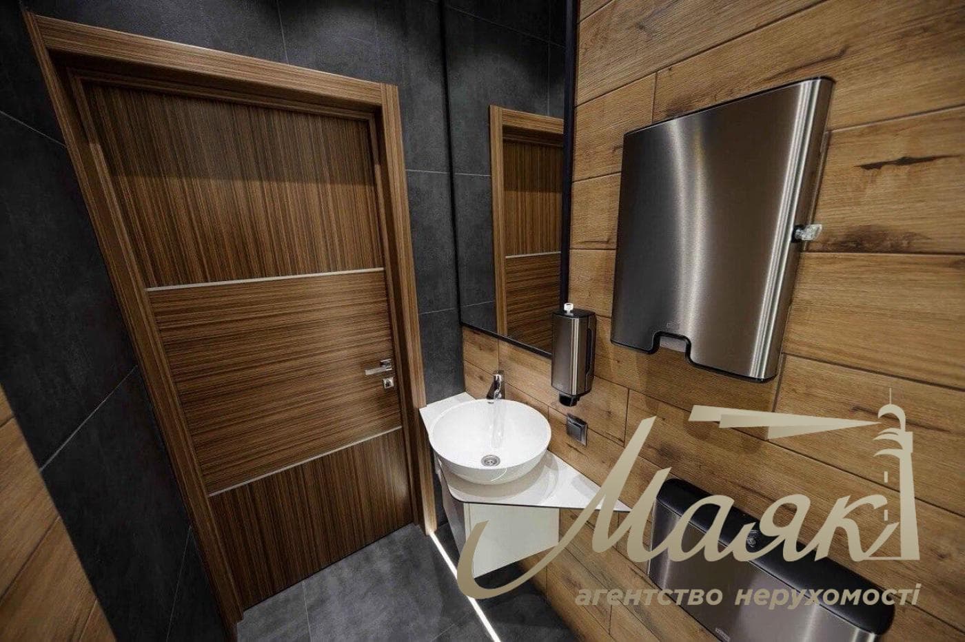 Продаж офісу з чинним орендарем, Кловський спуск, 7