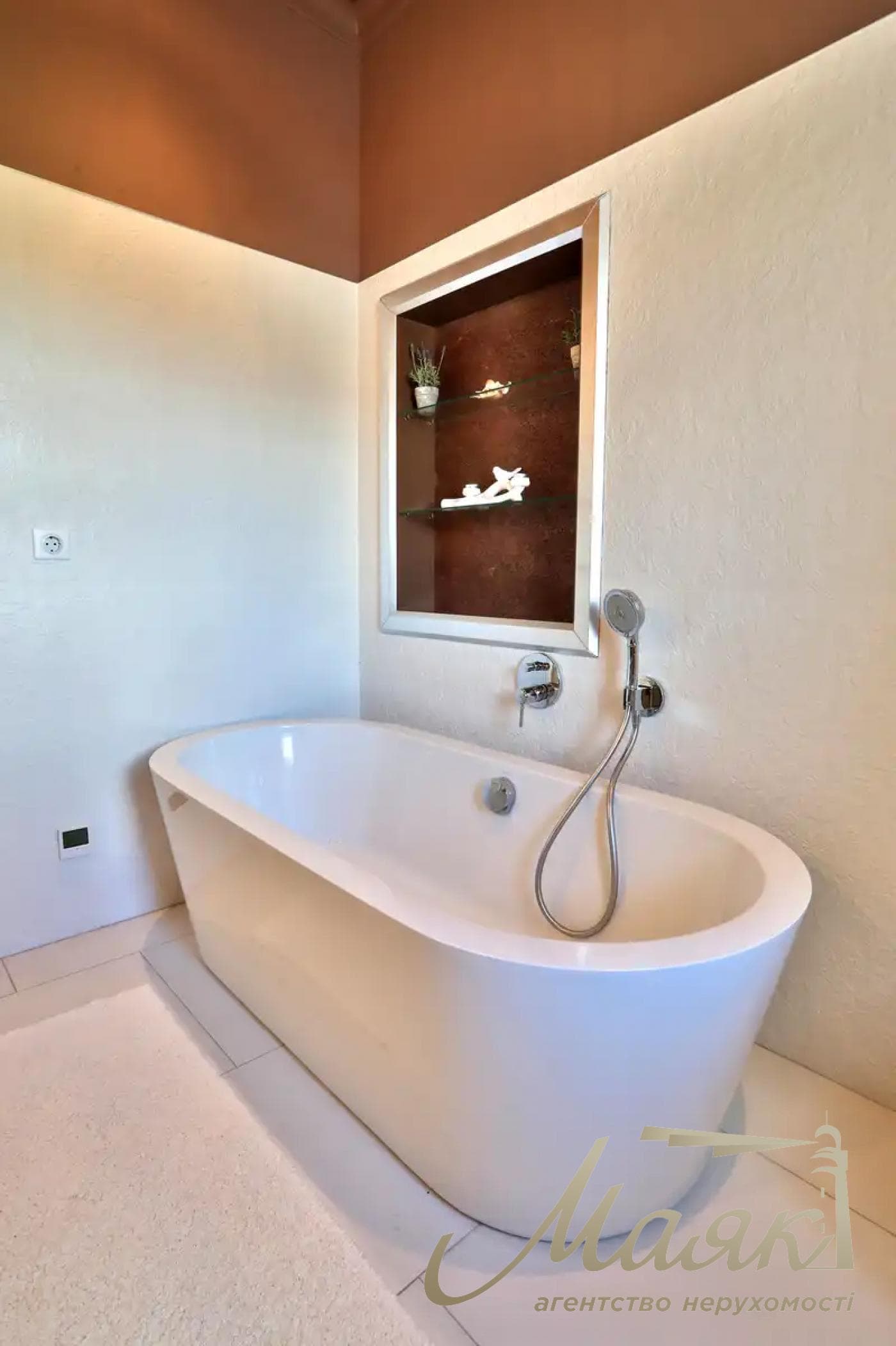 Оренда будинку площею 220 м² у котеджному містечку Green Hills, с. Віта-Поштова
