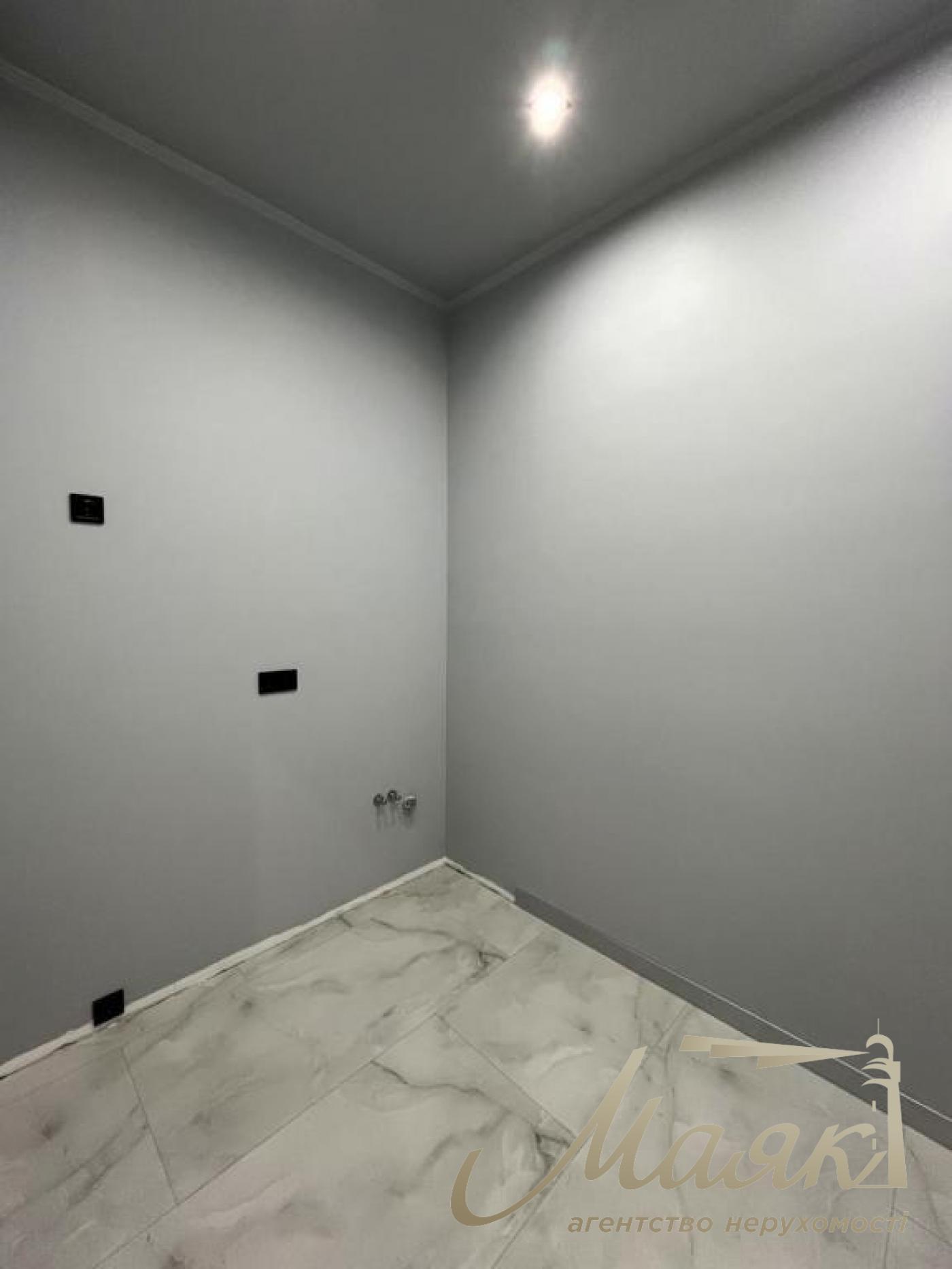 Оренда фасадного приміщення 89 м.кв. ЖК Дельмар, Центр