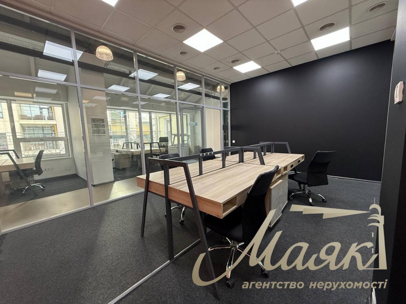 Оренда офісу площею 258 м² у бізнес-центрі на вул. Гайдара, 58/10.