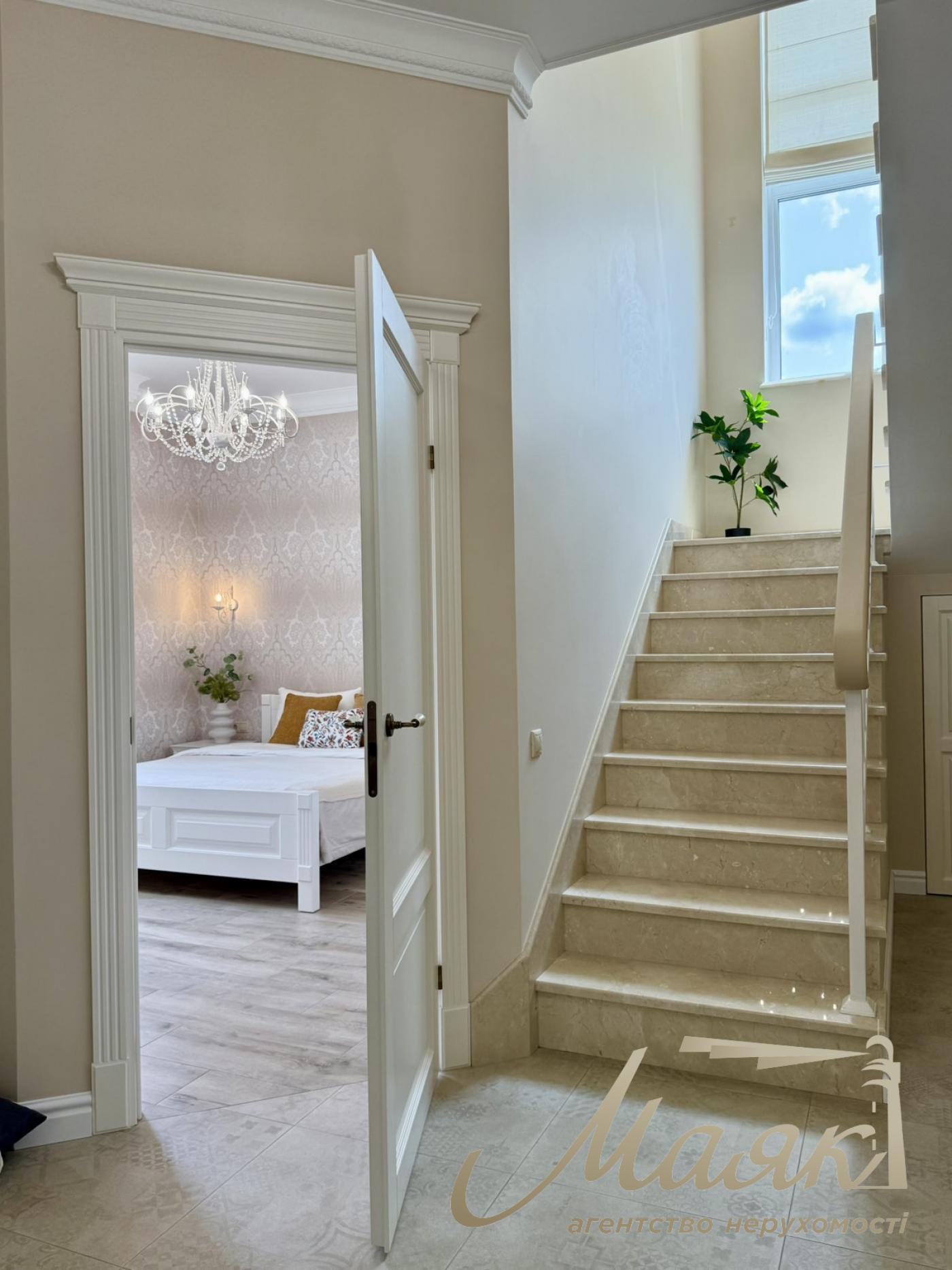 Продаж будинку в КМ Розкішне, село Романків, Обухівська траса