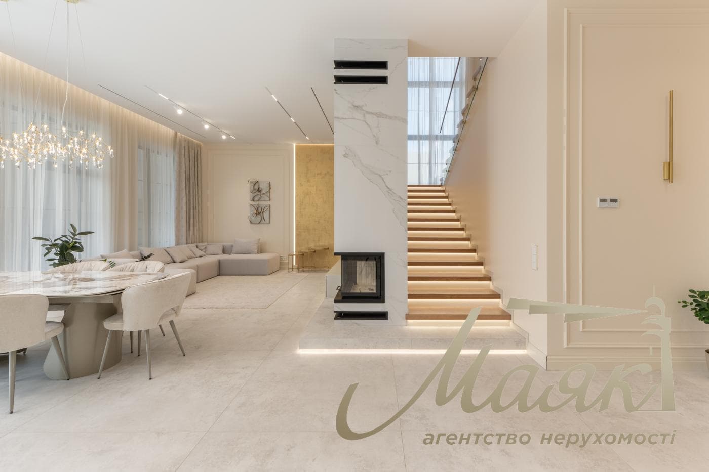 Продаж будинку площею 450 м² з басейном та гостьовим будинком у житловому комплексі «Хутір Ясний», Лесники