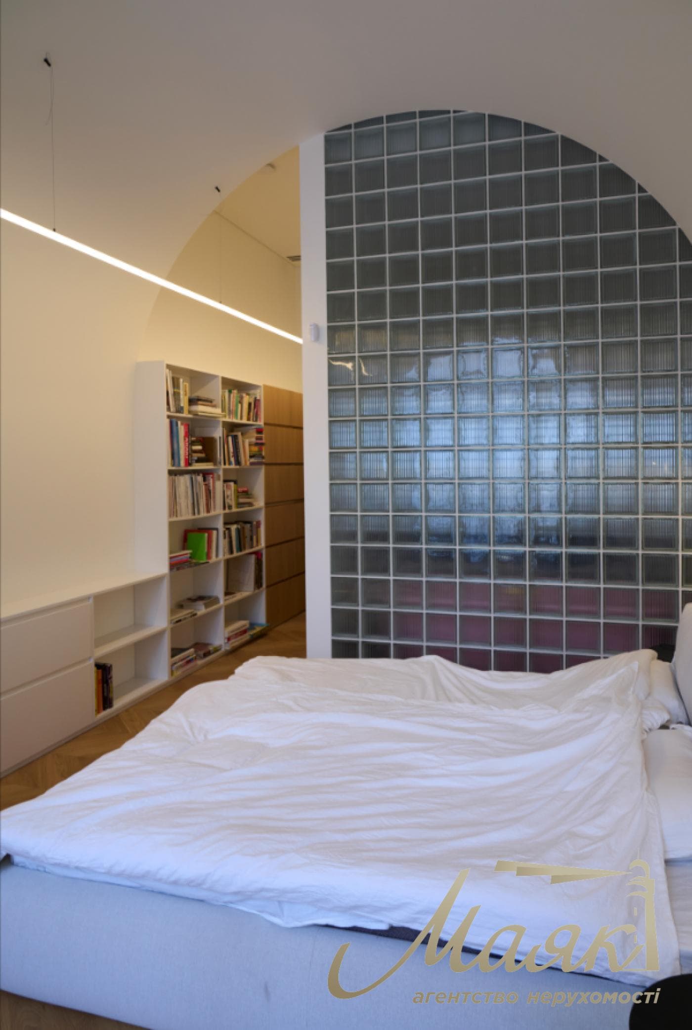 Rent 4-room apartment, stm. University, Ivan Franka str., 42, Center, Kiev