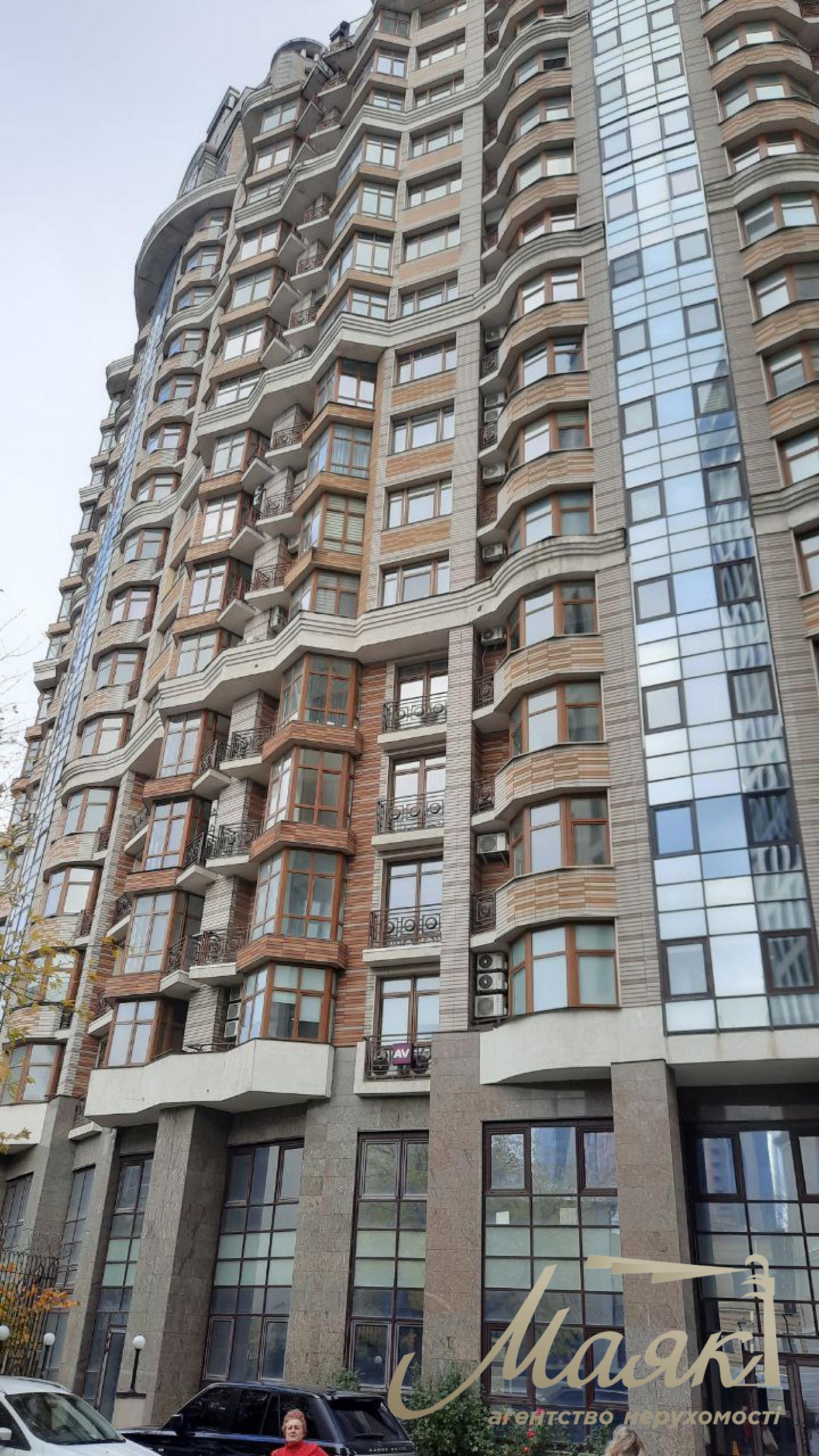 Sale of a view apartment in the residential complex "Fundukleevsky", Bohdan Khmelnitsky street