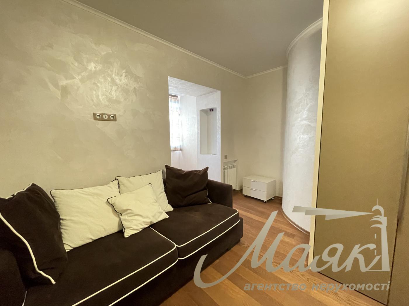 Продажа двухуровневой 4-комнатной квартиры ул. Котельникова, Святошино