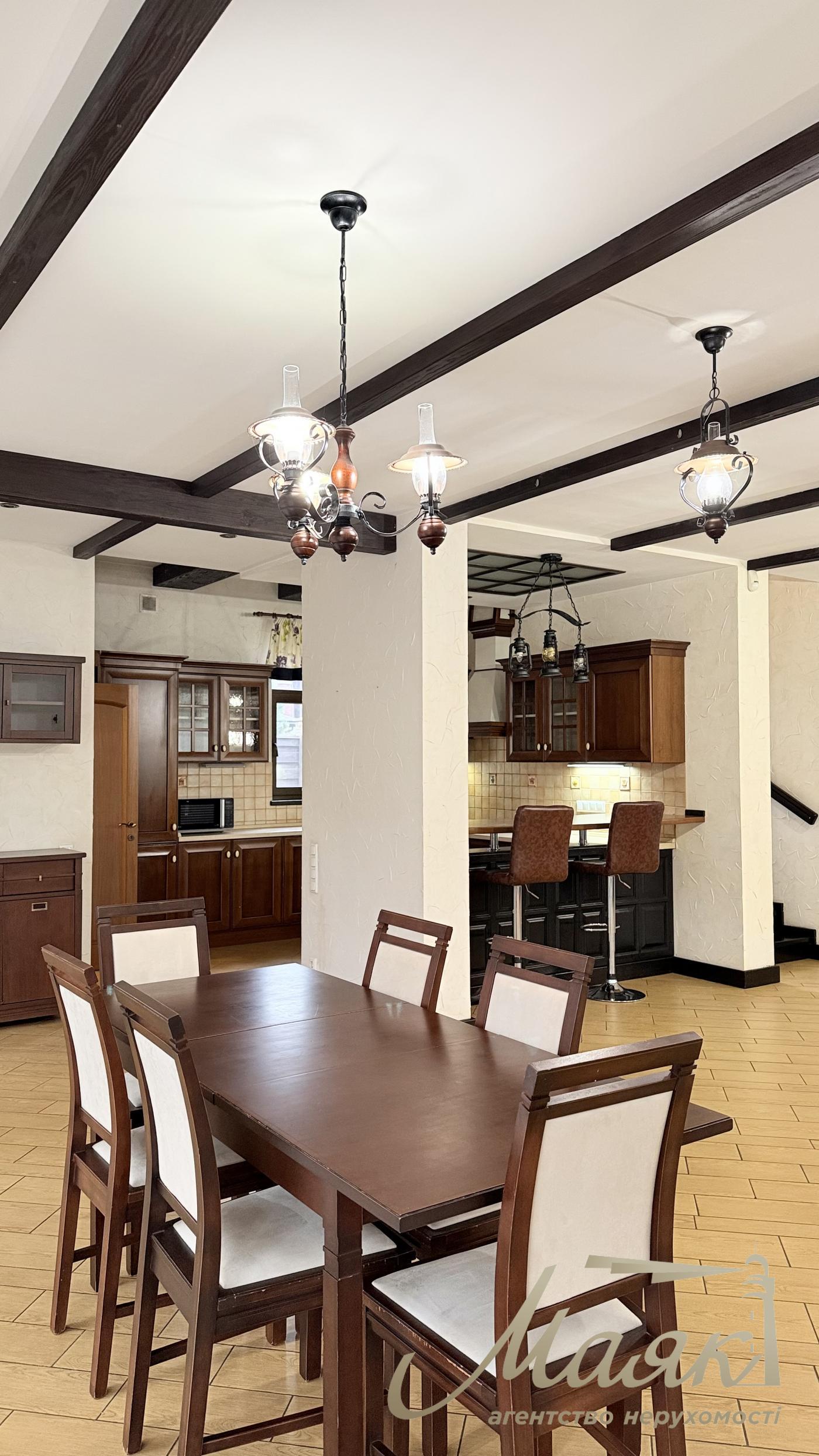 Оренда будинку К.Заспа, Козин, Плюти, оренда будинку в містечку, басейн, ліс, охорона