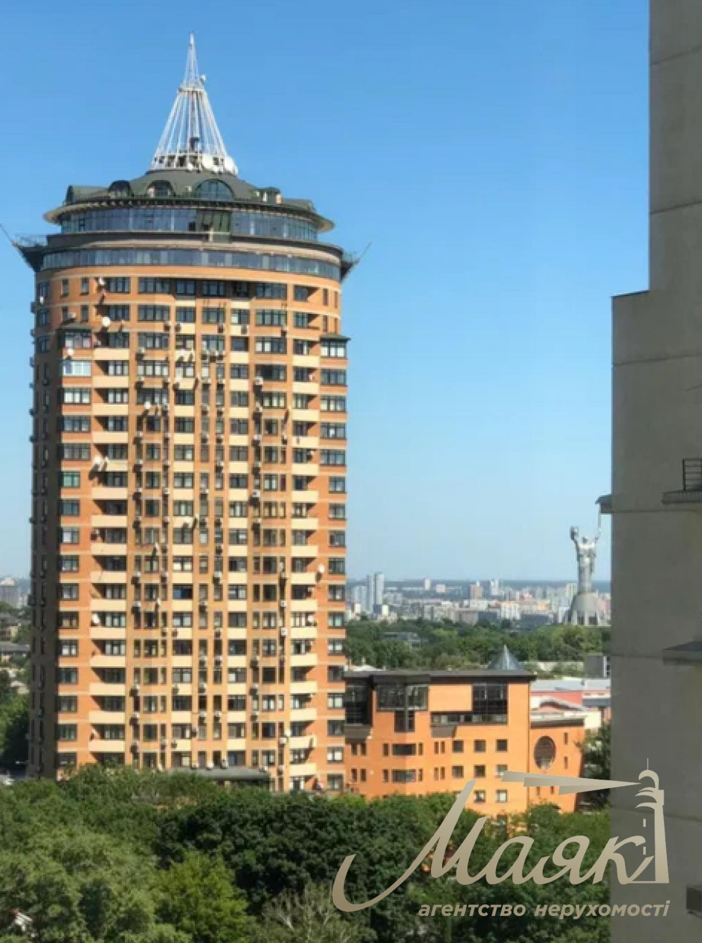 Оренда офісу з меблями площею 165 м², вул. Коновальця, ЖК «Панорама» на Печерську