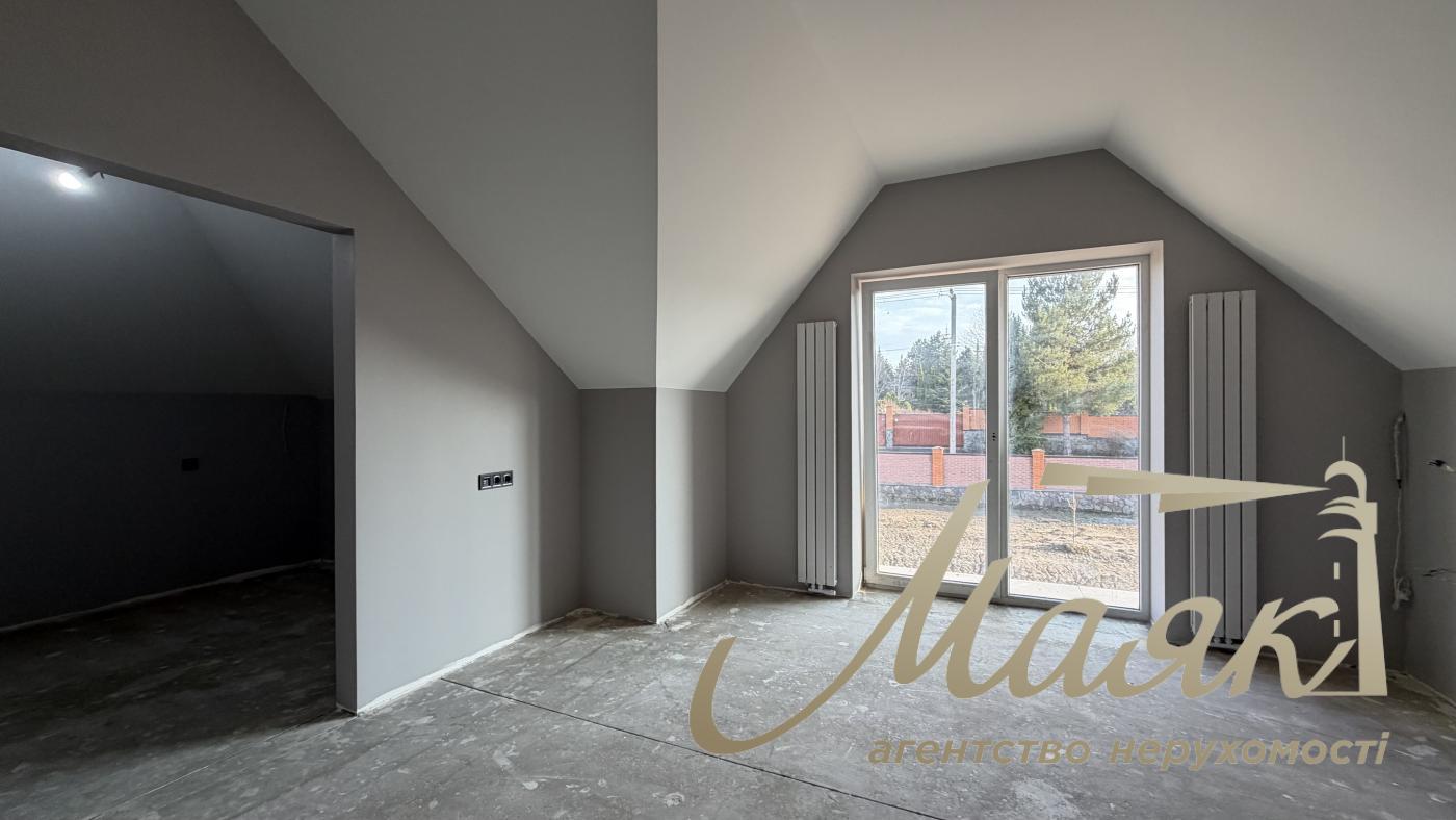 Продаж будинку 326м2 у закритому КМ в Іванковичах