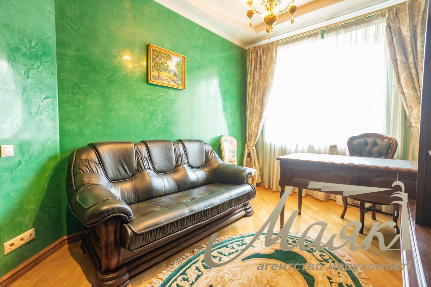 For sale 3 bedroom apartment Obolon, apartment for sale near the subway