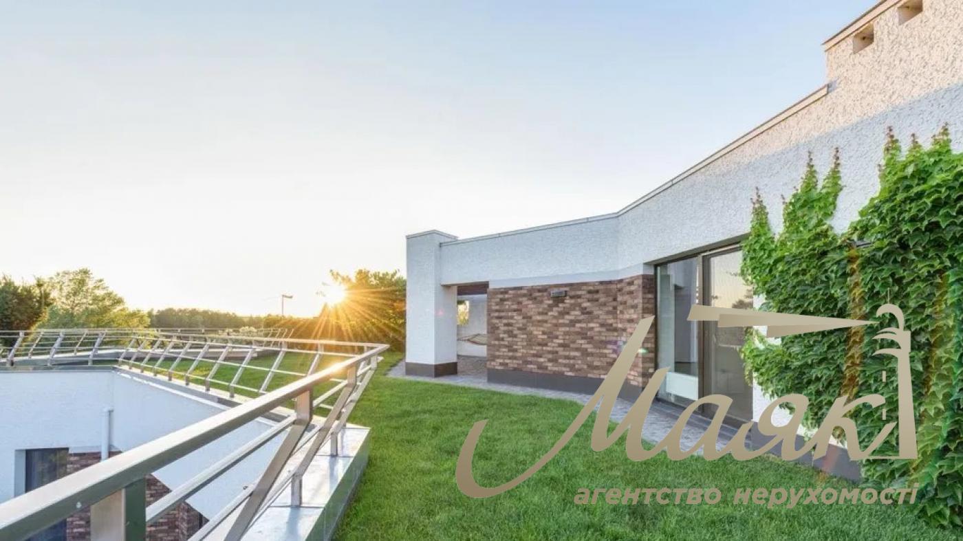 Modern house for sale with swimming pool and decorative pond, area Koncha-Zaspa