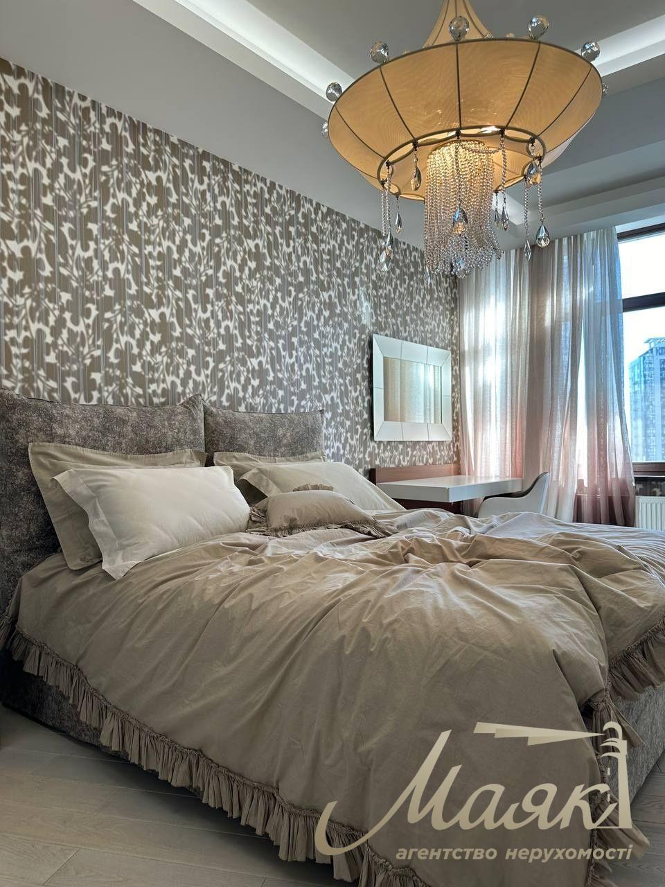 Rent 5-room apartment Residential Complex Novopecherskie Lipki, Verkhoglyada str.