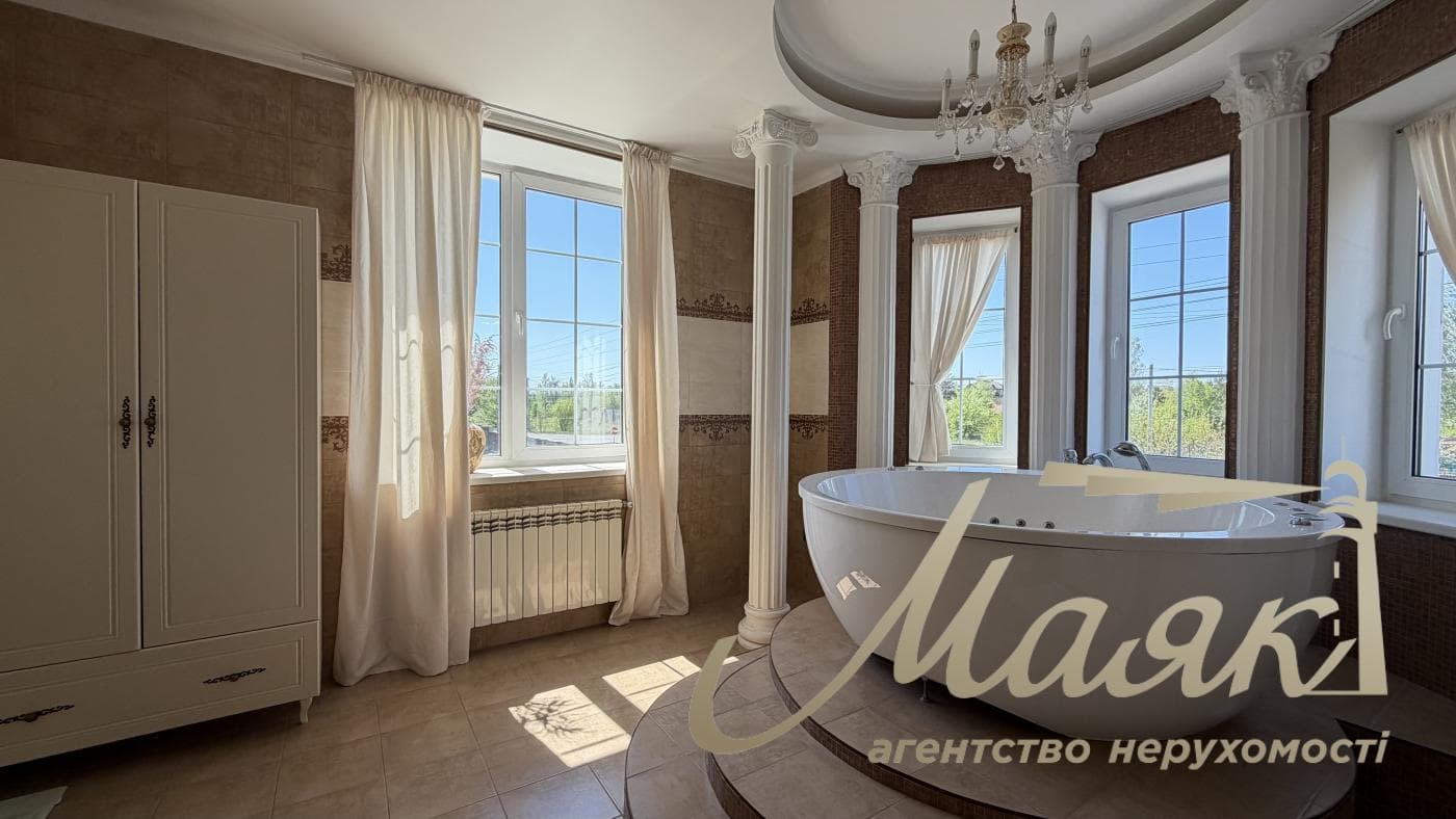 Продаж преміального 3х-поверхового будинку 350 м² у Гореничі, Бучанський район, Київська область