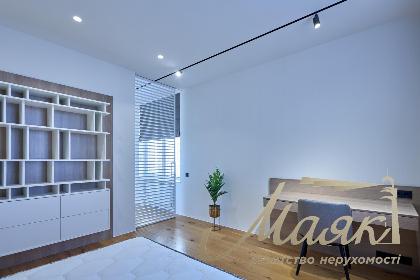 Rent 5-room apartment LCD Novopecherskie Lipki, Verkhoglyada street (Dragomirov)