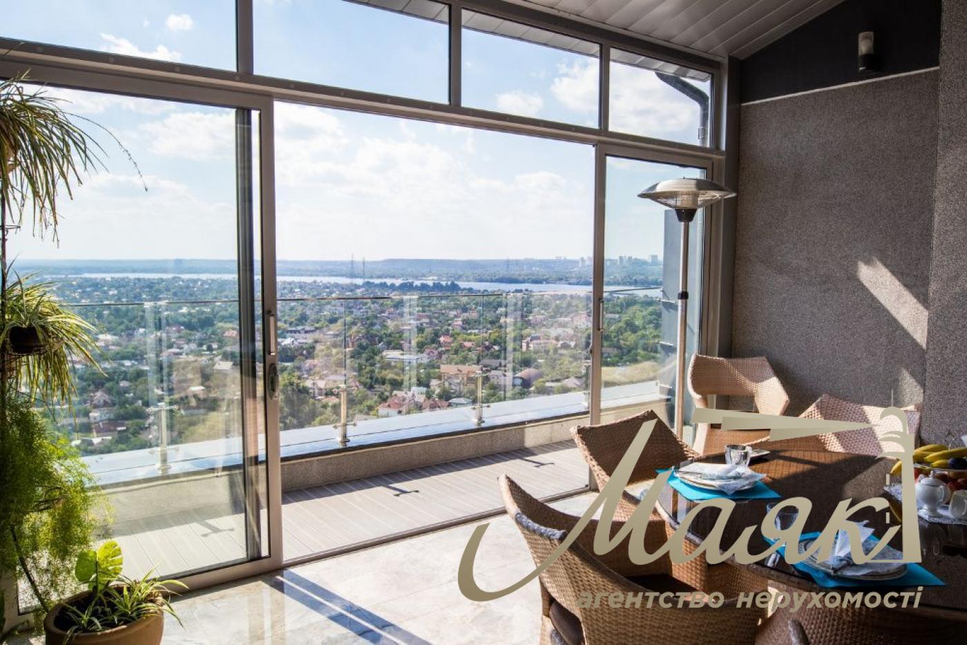 Sale of a penthouse with a view and a terrace of 416 m2 on Dneprovskaya Embankment, Osokorki