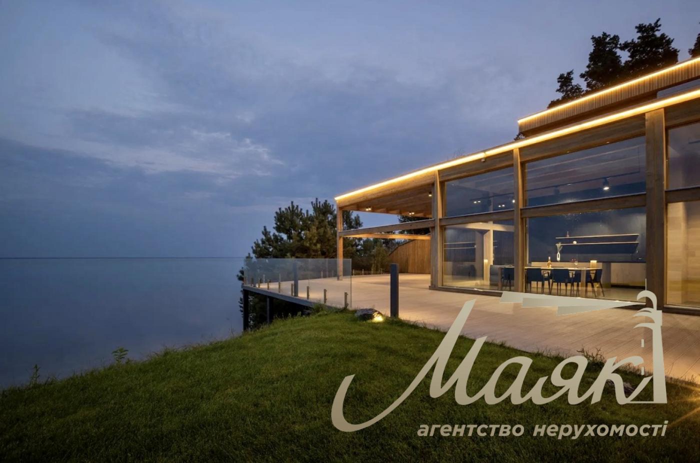 Продаж будинку Джеймса Бонда