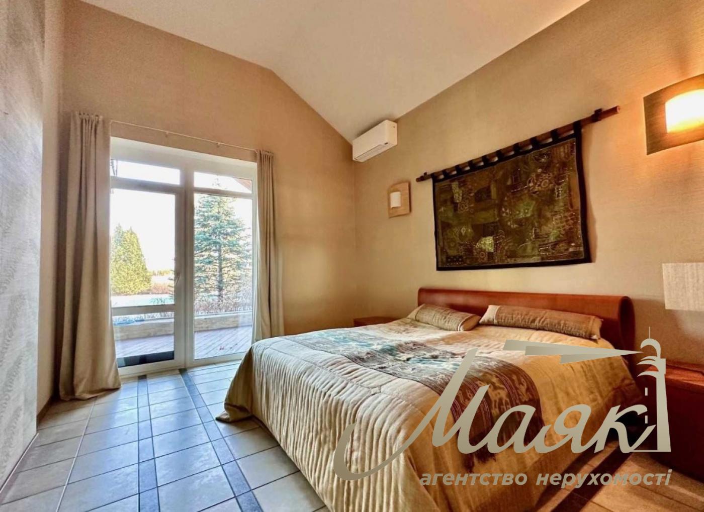 Sale of a house with a swimming pool and access to the Dnieper 300m2 Dam Koncha-Zaspa, Kozin