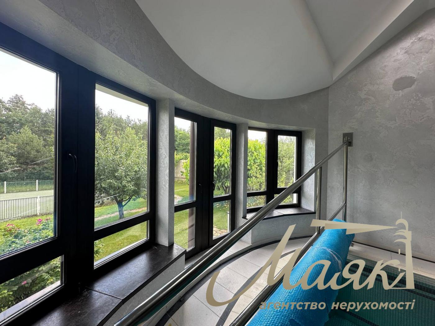 Оренда будинку 650м2 на 60 сотках землі на Хуторі Мриги, Голосіївський район.