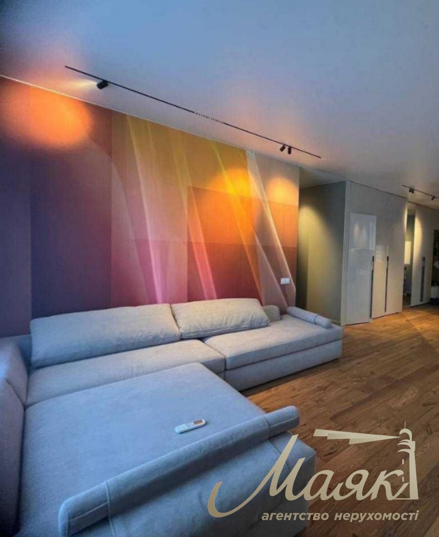 Продажа 4-комнатной квартиры с ремонтом 107 м² в ЖК «Файна Таун», 2/5 этаж, Киев, Шевченковский район, низкий этаж, ул. Салютная.