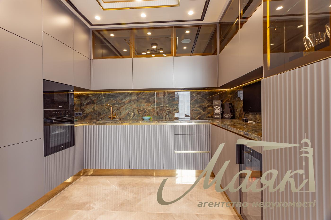 Продаж пентхауса 195 м² з терасою та дизайнерським ремонтом у ЖК Park Avenue VIP, Київ