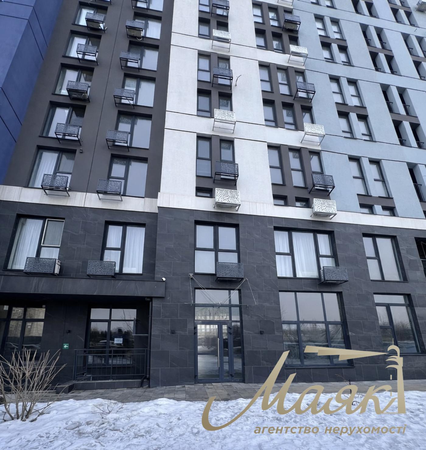 Rent a facade premises of 125 sq.m. on Narodnoe Opolchenie Street in Sky Avenue Residential Complex