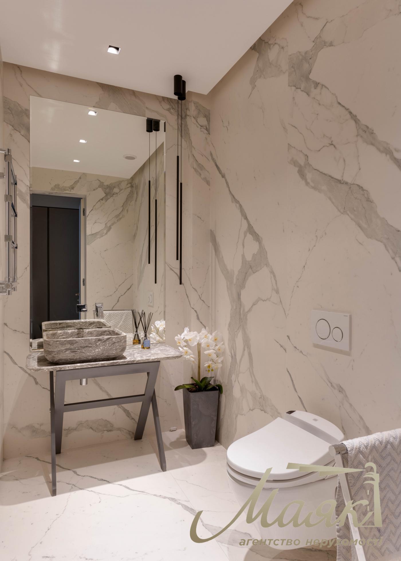 Продажа видовой однокомнатной квартиры,92 м2 в ЖК Бульвар Фонтанов Саперное Поле Печерск