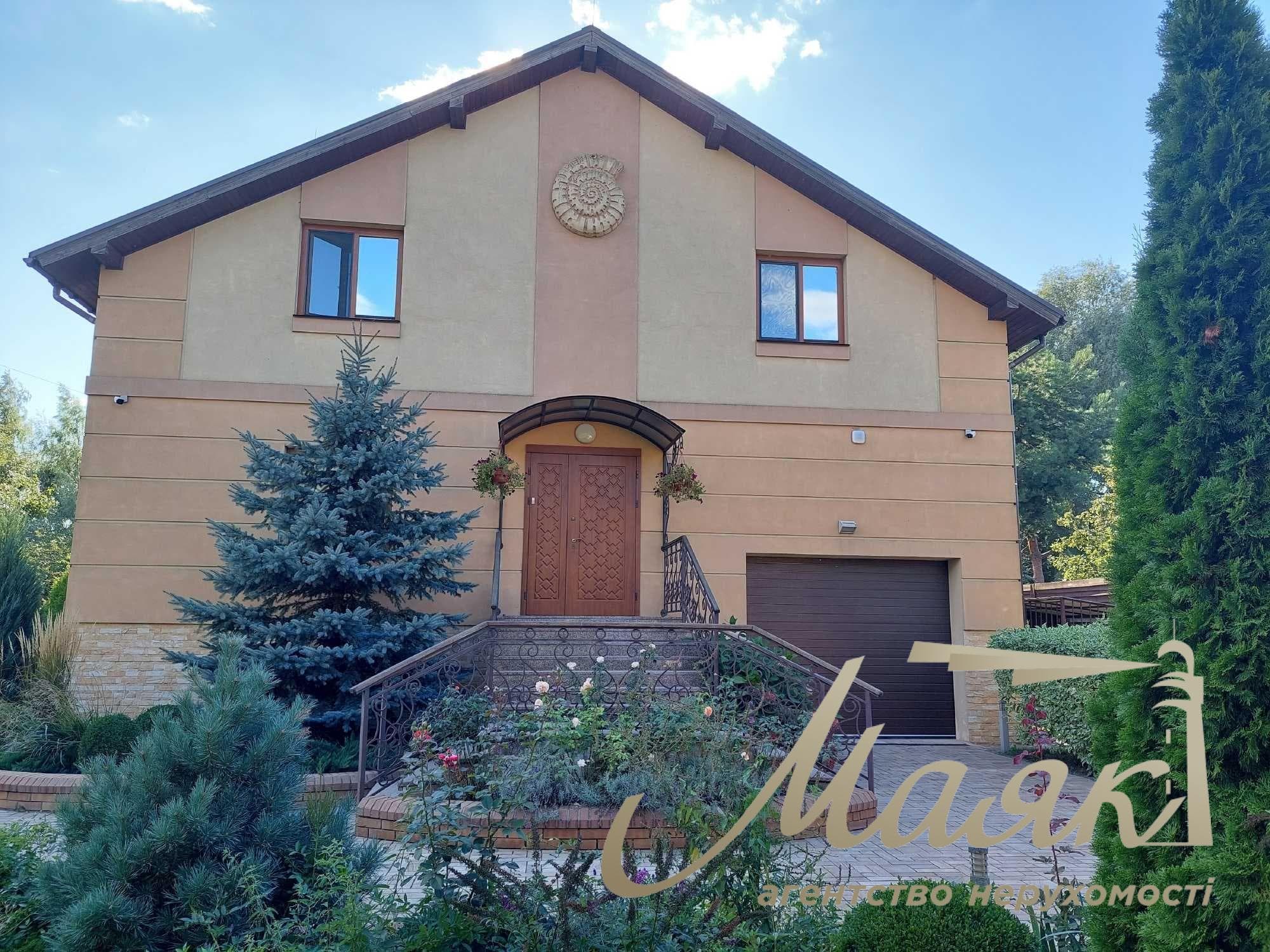 Оренда 3-поверхового котеджу (650 м²) з виходом до води, пляжем та басейном на 20 сотках