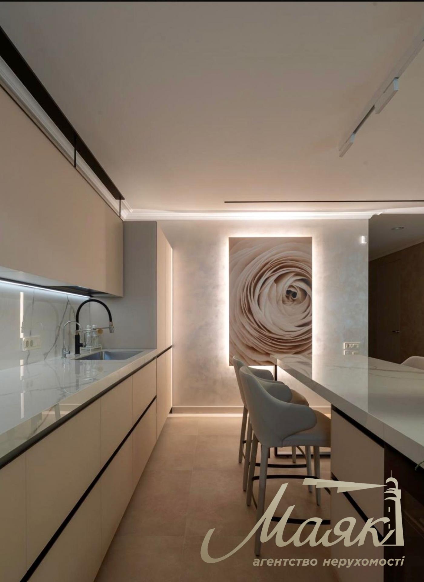 Продаж квартири в ЖК Да Вінчі, вул. Олеся Гончара 35, історичний центр Києва