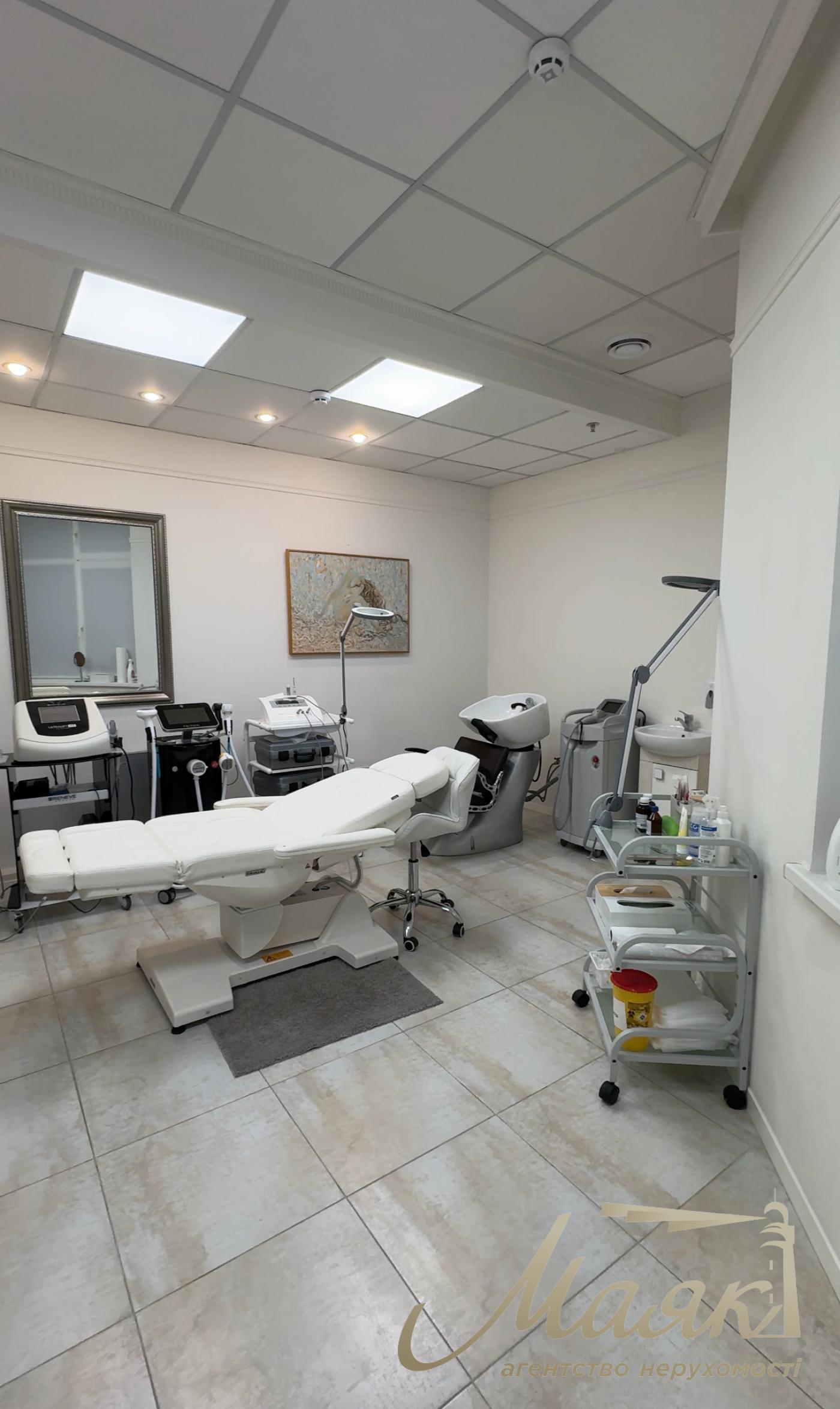 Sale of facade premises on the streets Dneprovskaya embankment, Osokorki, Poznyaki.